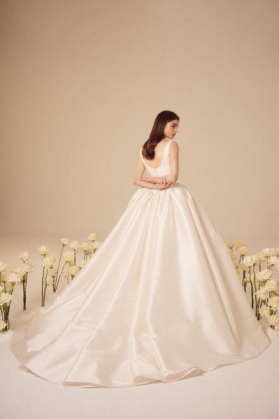 Nicole + Felicia NF043 – Elizabeth Johns