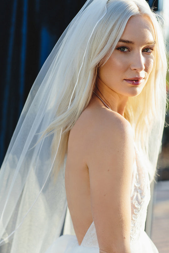 Elizabeth Johns Melanie Veil