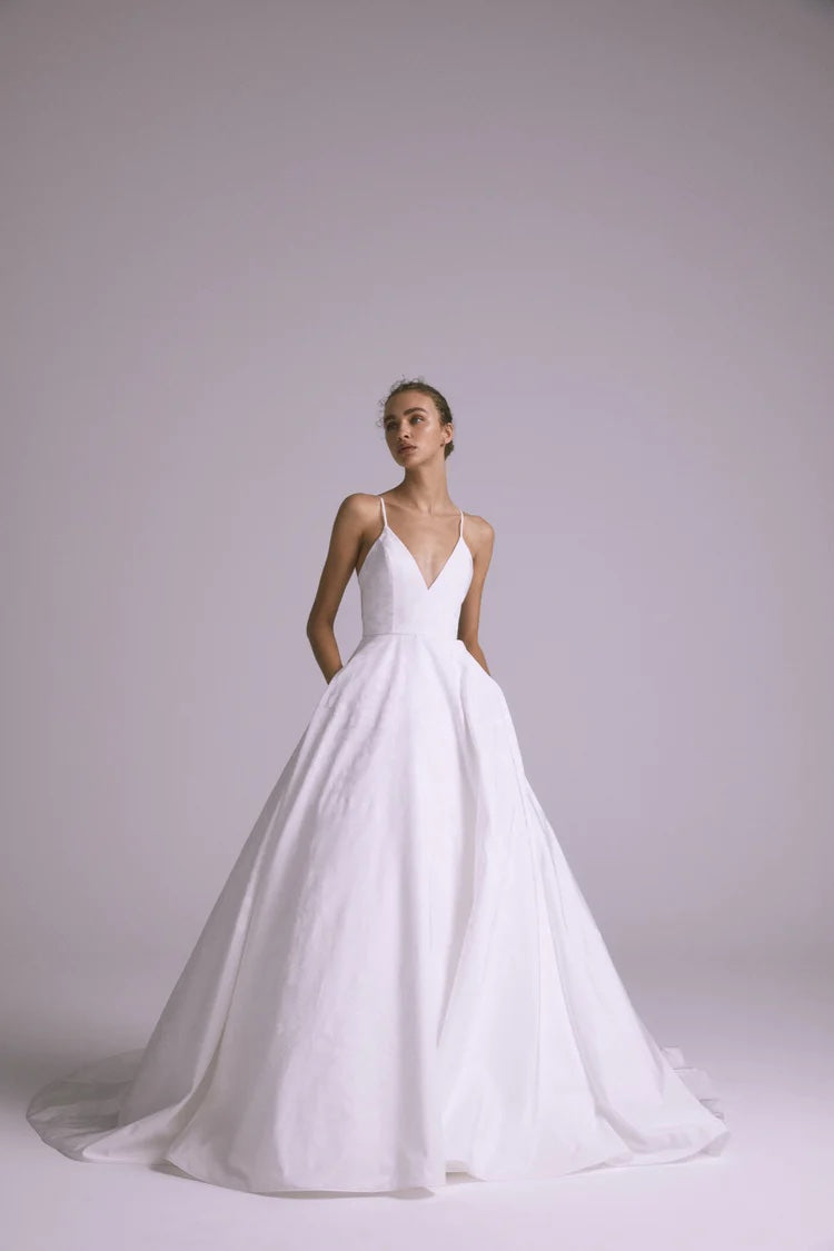 Amsale "Pilar"