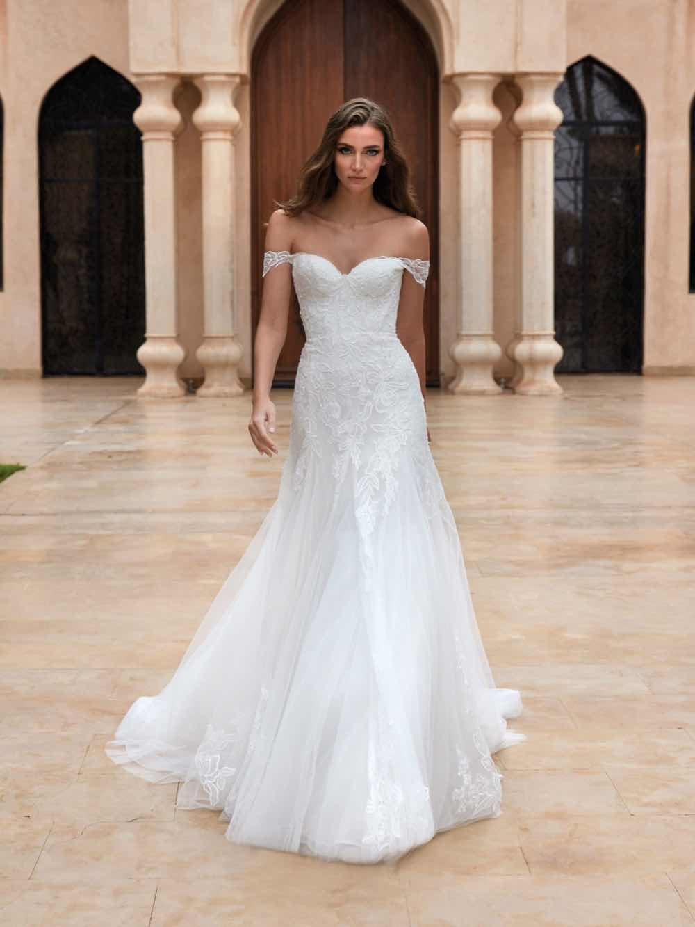 Pronovias "Meru" Elizabeth Johns Pronovias "Meru" Elizabeth Johns