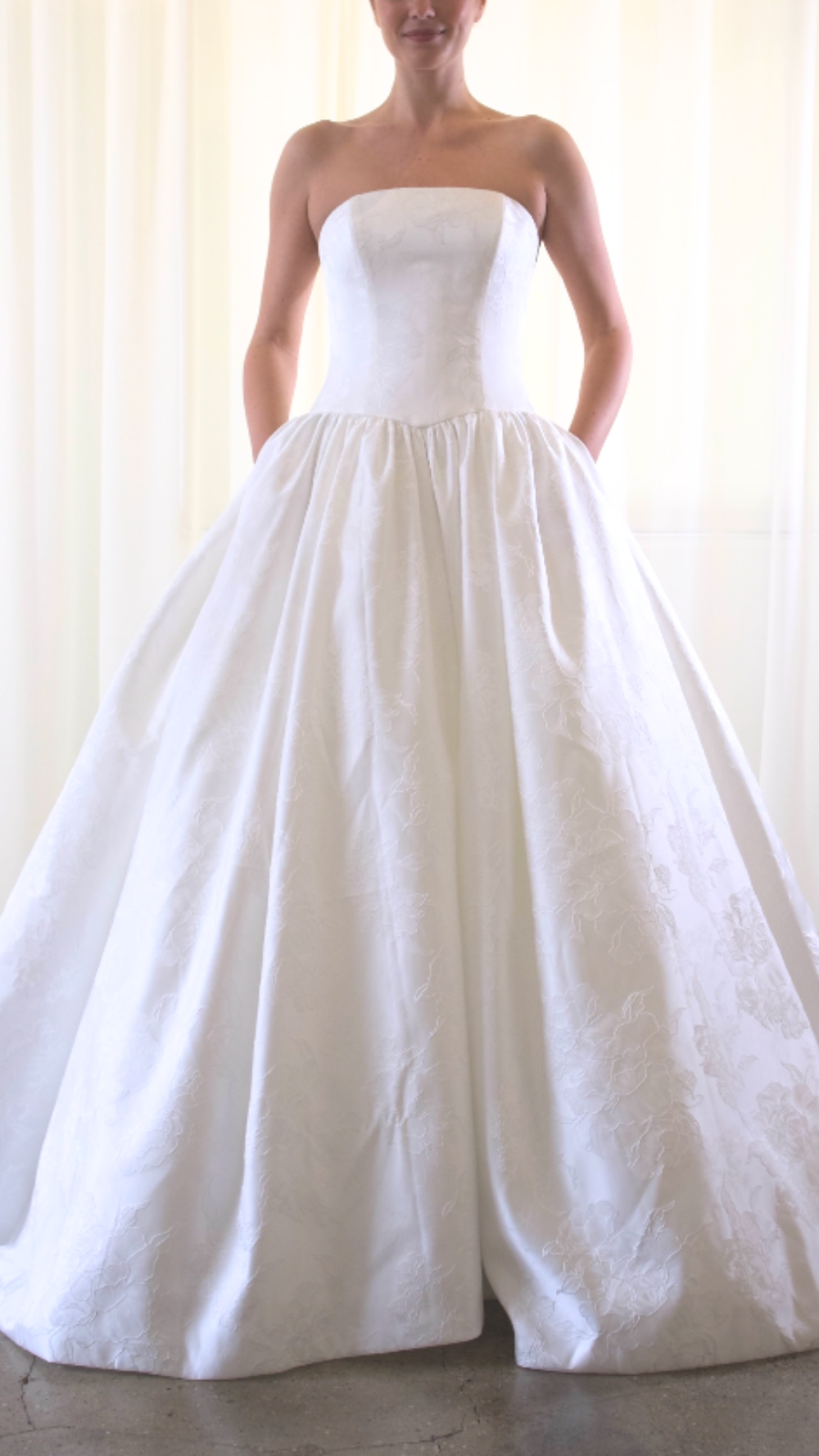 Amsale Nouvelle "Bernadette"