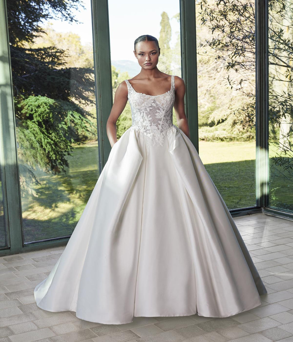 Pronovias "Swan"